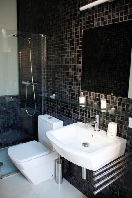 Cosy Apartment / Literally At The Foot Of Alhambra Granada Exteriör bild